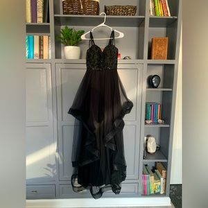 Black tulle-layered prom gown